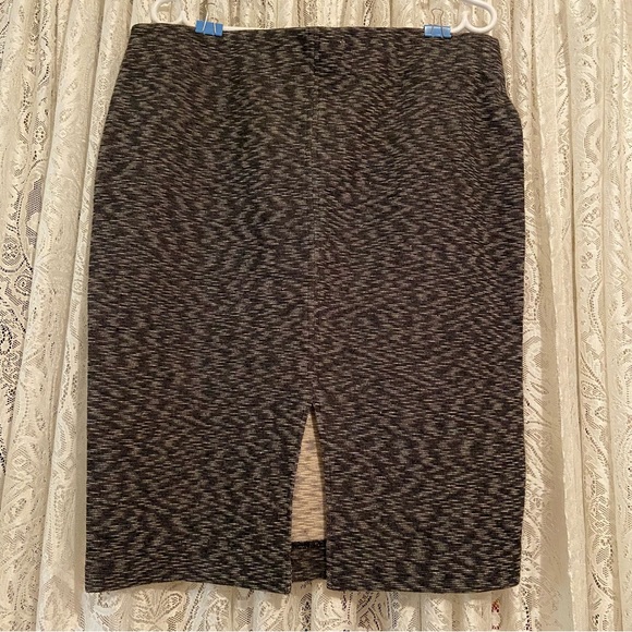 Joe Fresh pull on pencil skirt - Picture 2 of 3